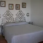 La Guardia לינה וארוחת בוקר *