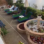 La Guardia לינה וארוחת בוקר