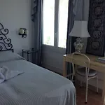 La Guardia לינה וארוחת בוקר *
