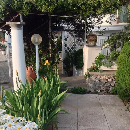 La Guardia Bed & Breakfast *