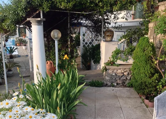 La Guardia Bed & Breakfast *